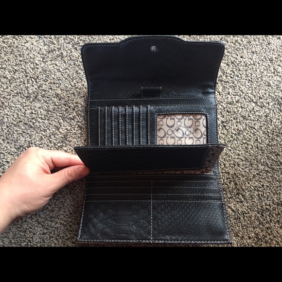 Guess Wallet - Picture 3 of 5